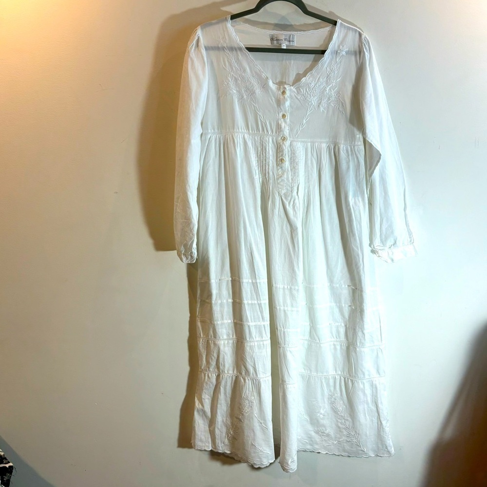 VICTORIAN CLASSICS Sz M Gown Embroidered Ruffle Hem 100% Cotton Made in India